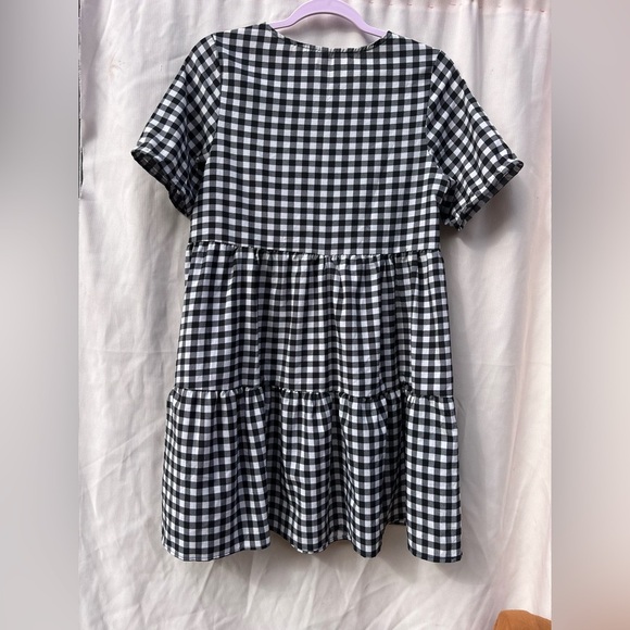 Elegant Black and White Checkered Midi Dress - Picture 6 of 7